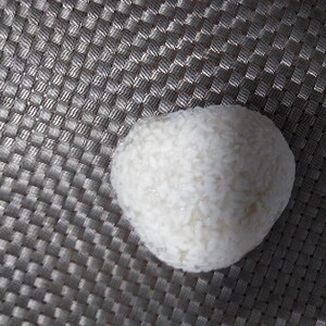 シンプルな塩おにぎり(^ー^)